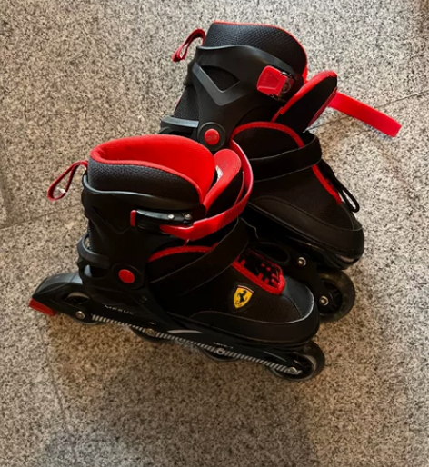 法拉利溜冰鞋，中大童旱冰鞋专业可调初学者 穿过一次 几乎全新...