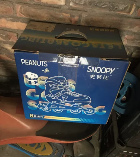 闺女小时候玩的轮滑鞋，?全套护具，适合3到...