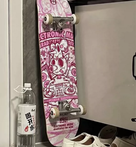 原价300多买的初学者滑板男女学生入门级双...