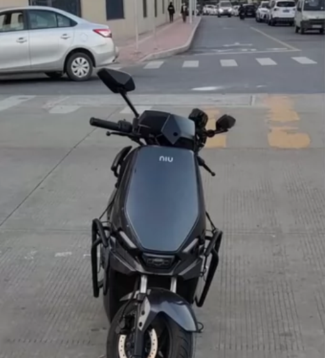 小牛F4电动车转让，去年10月购买近万，才...