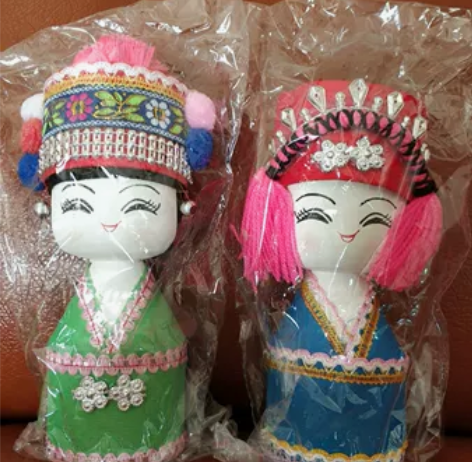 全新民族娃娃一对，15cm高，未拆包装~不...