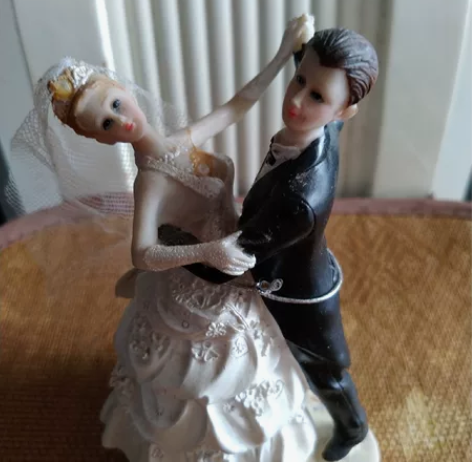 风格婚庆新郎新娘结婚摆件人偶树脂蛋糕感兴趣...