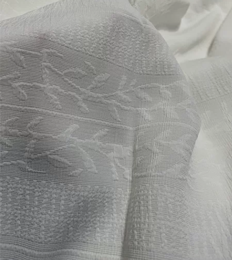 148*300 三米 花枝提花布料 本白色...