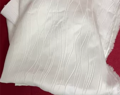 ?米白色不规则条纹提花立体肌理布料高档帽子...