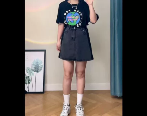 大码胖mm夏季梨型身材遮胯撞色牛仔半身裙修...