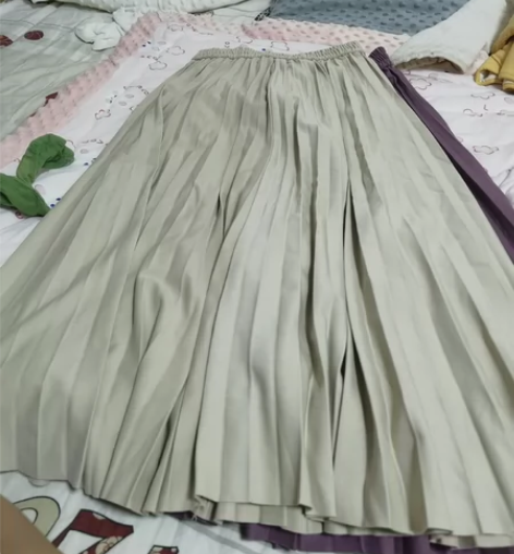 闲置春秋百褶裙米色L码，L码裙长78厘米，...