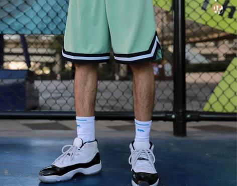 aj蒂芙尼绿配色篮球短裤美式运动五分裤宽松...