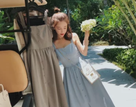 ?港味复古红色吊带连衣裙女 品牌型号: 雪...