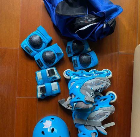 迪卡侬全套儿童轮滑组合 ，8成新。 感兴趣...