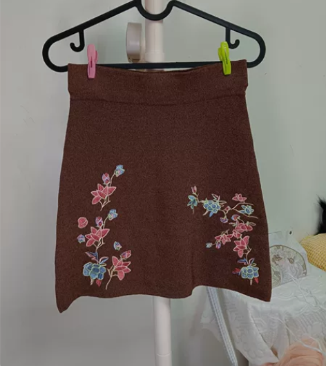 复古美拉德色系针织新中式国风刺绣半身裙，腰...