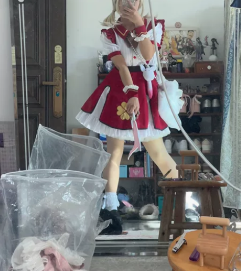 衣服：初兽猫 有嘟嘟可挂件 如图片。 没有...