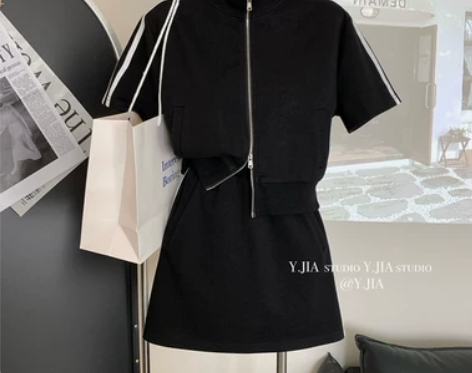 Y.JIA 伊嘉夏季休闲时髦运动风短袖卫衣...