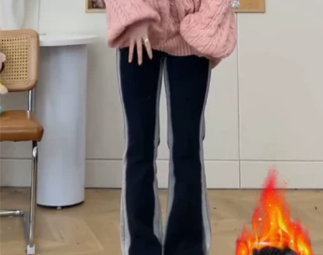 黑色牛仔裤女秋冬加绒高腰显瘦弹力修容微喇叭...