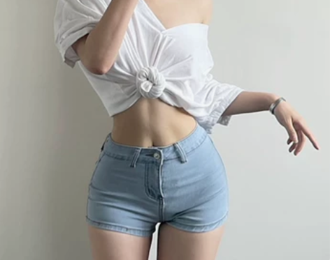 新款夏季中低腰浅蓝色牛仔短裤女薄性感紧身包...