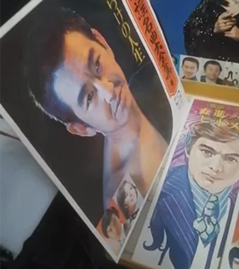 日本歌曲黑胶日唱片，一套9张。封皮受过短时...