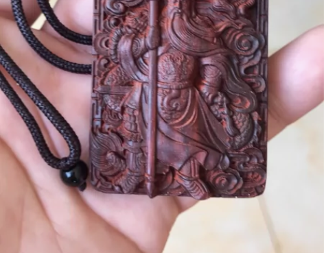 60*40的红木关公吊牌，雕刻生动逼真，有...