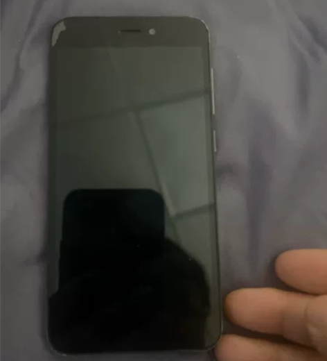 红米5A 2+16 全原成色还可以 不叨 ...