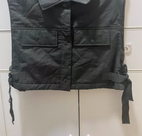 Zara正品女士休闲背心，带点夹棉，军绿色...