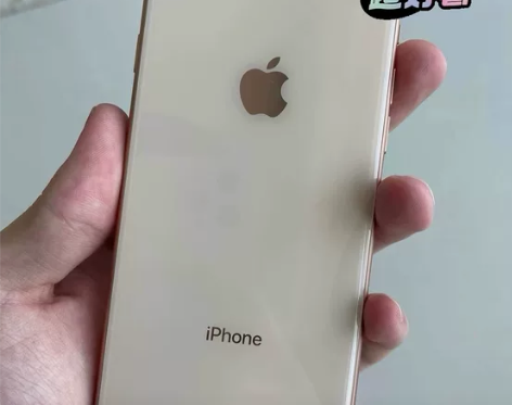 女大学生一手自用苹果8金色64G成色99新...