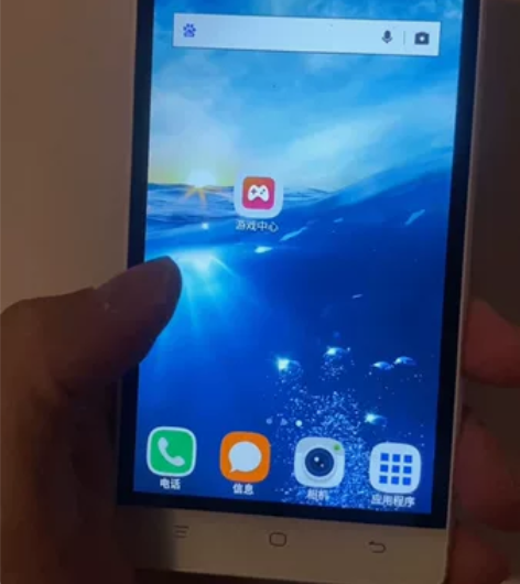 海信的手机，可以双卡，因为买了新手机所以这...