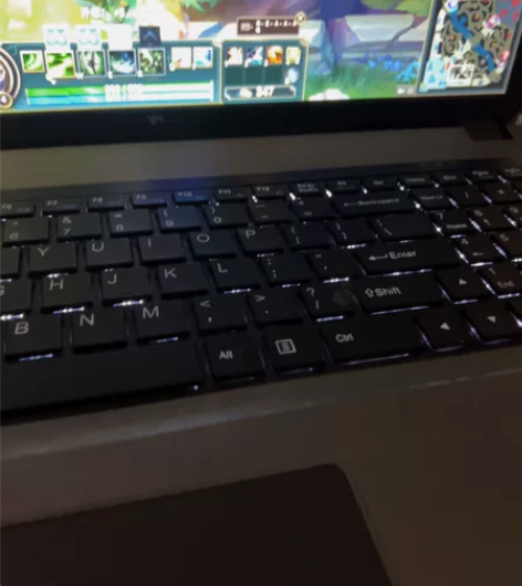 雷神笔记本正常办公使用 可以玩英雄联盟 感...