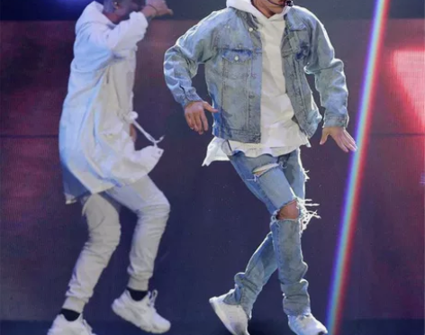 2018年春夏比伯同款复古高街膝盖破洞长裤...