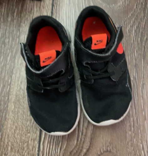 耐克的运动鞋，透气网面，26码的，春暖花开...