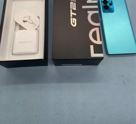 真我gt2pro采用全新一代骁龙8旗舰处理...