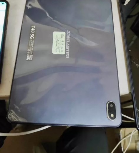 台电T40-5G，插充电器可以开机，有密码...