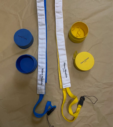 maison margiela 多彩手机挂...