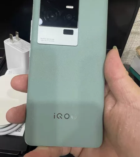 VIVO iQOO11 内存 16+256...