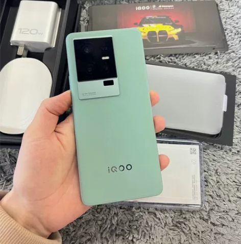 ?99新vivo iQOO11，12+25...