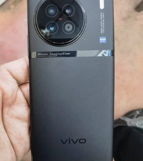 小弟一手vivoX90黑色8+256g全网...