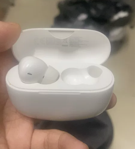 荣耀earbuds x3i耳机仓和左耳 如...