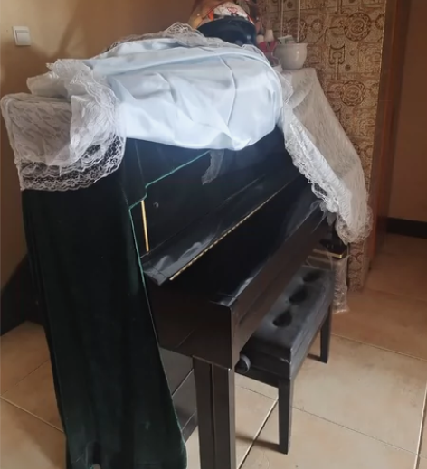 个人二手海伦牌钢琴H－3P，10年了，送节...