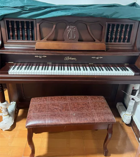 闺女自用钢琴，搬家换新琴了，需要的价格可谈...