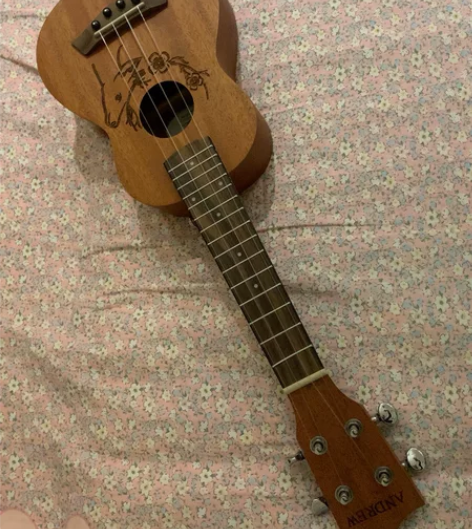 闲置尤克里里，转需。限自提 感兴趣的话点“...