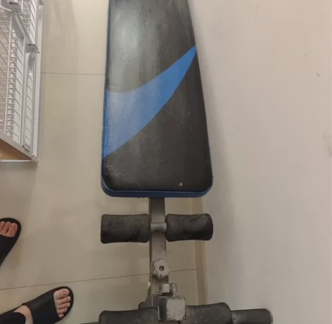 仰卧起坐训练器  有破的地方    调节不...