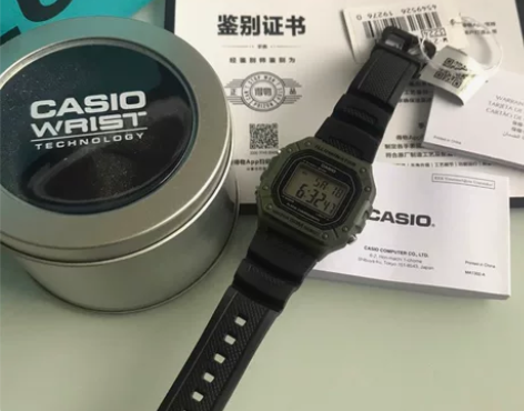 出一块卡西欧小方块表   男女通用 非常酷...