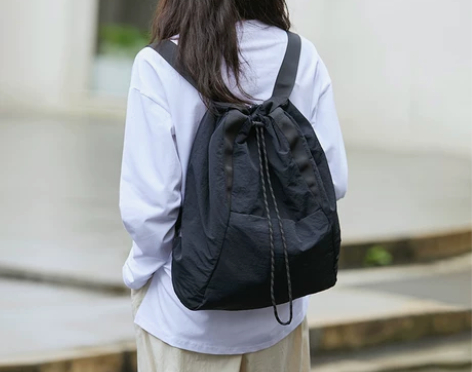 抽绳双肩包女运动防水尼龙腋下单肩包通勤大容...