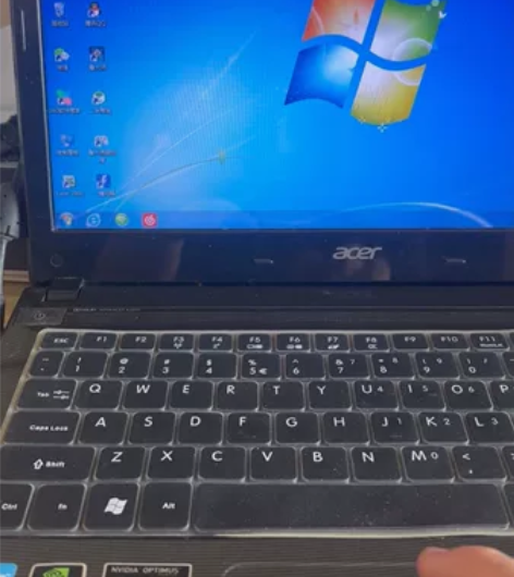 大学时期的电脑,还能开机,正常使用,不过很...