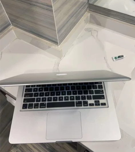 自用的一手电脑，保存的完好，平时很爱惜、拿...