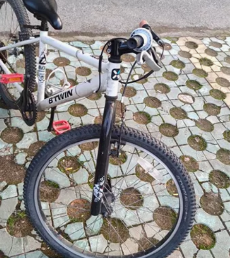 迪卡侬24寸自行车，刹车坏了但很好骑，20...