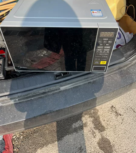 自用微波炉，搬家了没合适的地方摆放，低价处...