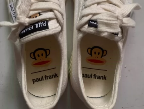 大嘴猴品牌，米色帆布鞋。9成新，36码。包...