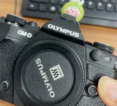 奥林巴斯em5二代单机，黑色，颜值超级高的...