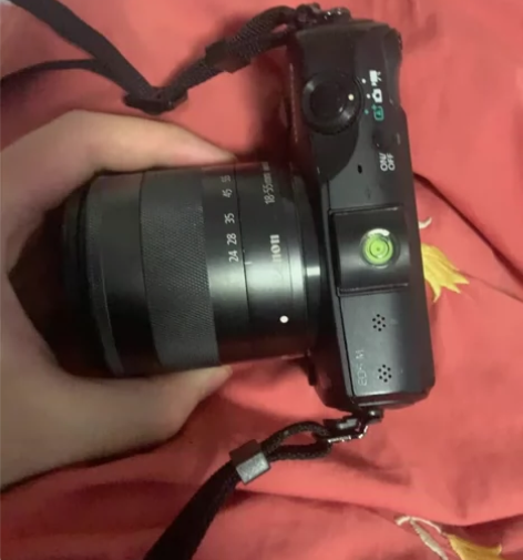 佳能微单M1，套机   搭配18-55镜头...