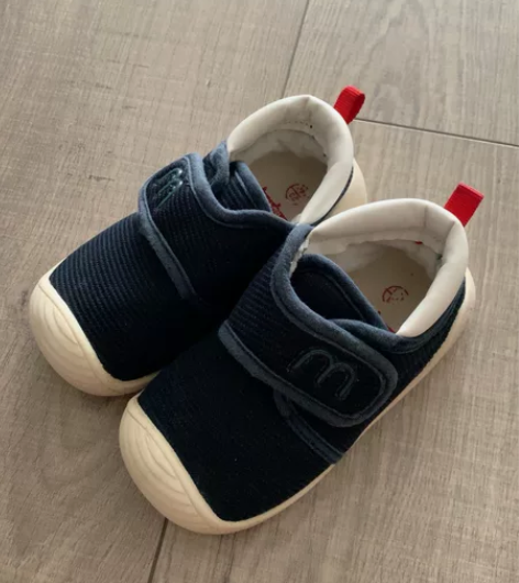 m1m2薄绒魔术贴软底鞋 穿了没超过半个月...