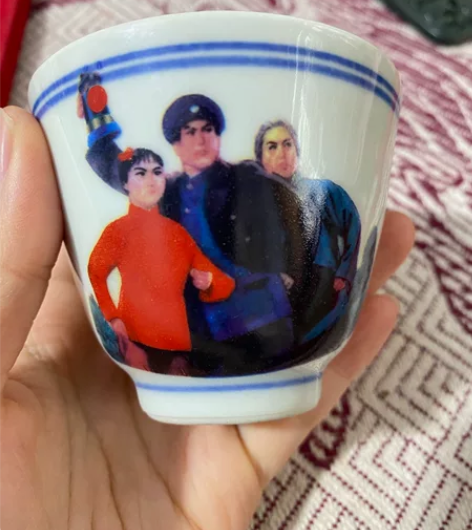 景德镇陶瓷，人物刻画唯妙唯俏生动形象，背面...