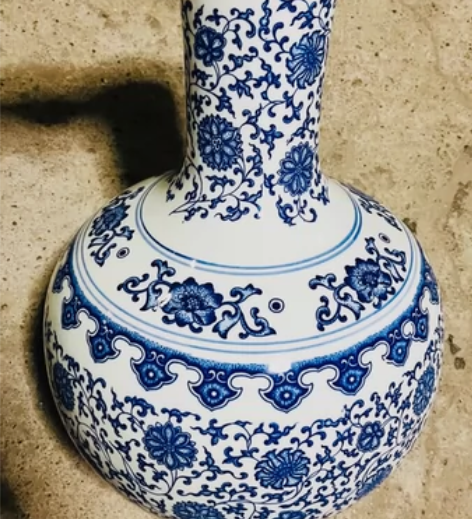 景德镇手工绘制全新花瓶一个，质量上乘，高6...